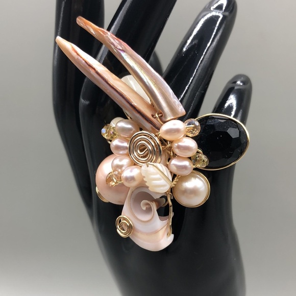 Artisan big statement size beach boho shell wire ring pearls mop faux pearls. - Picture 3 of 6